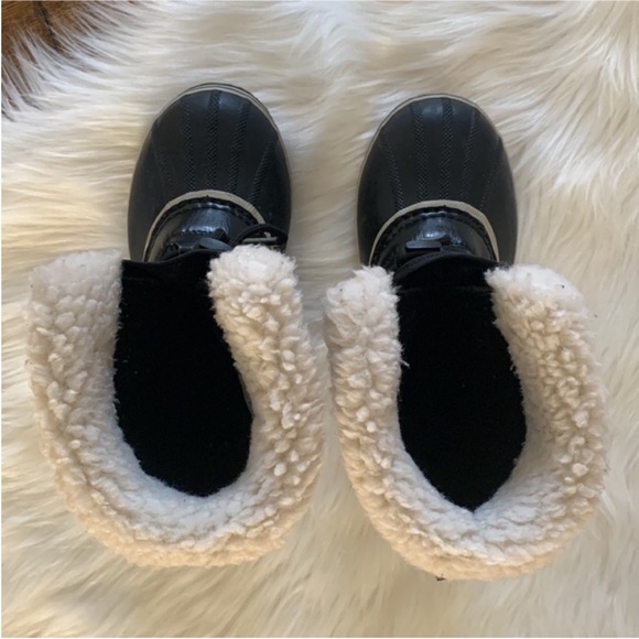 Sorel Yoot Pac Kids Youth Black Waterproof
Insulated Snow Boots - Picture 4 of 10